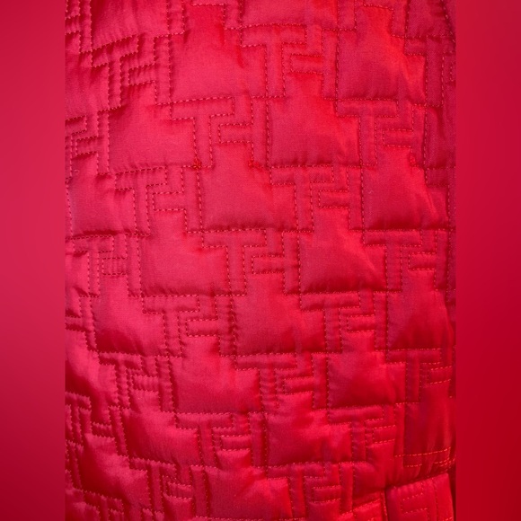 Tommy Hilfiger red puffer vest. Label shows Large, but fits like a Medium. - Picture 7 of 7